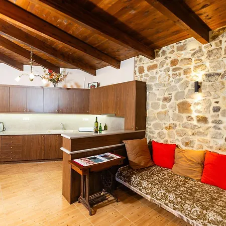 Stone House فيلة *