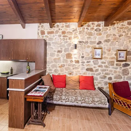 فيلة Stone House Astérion